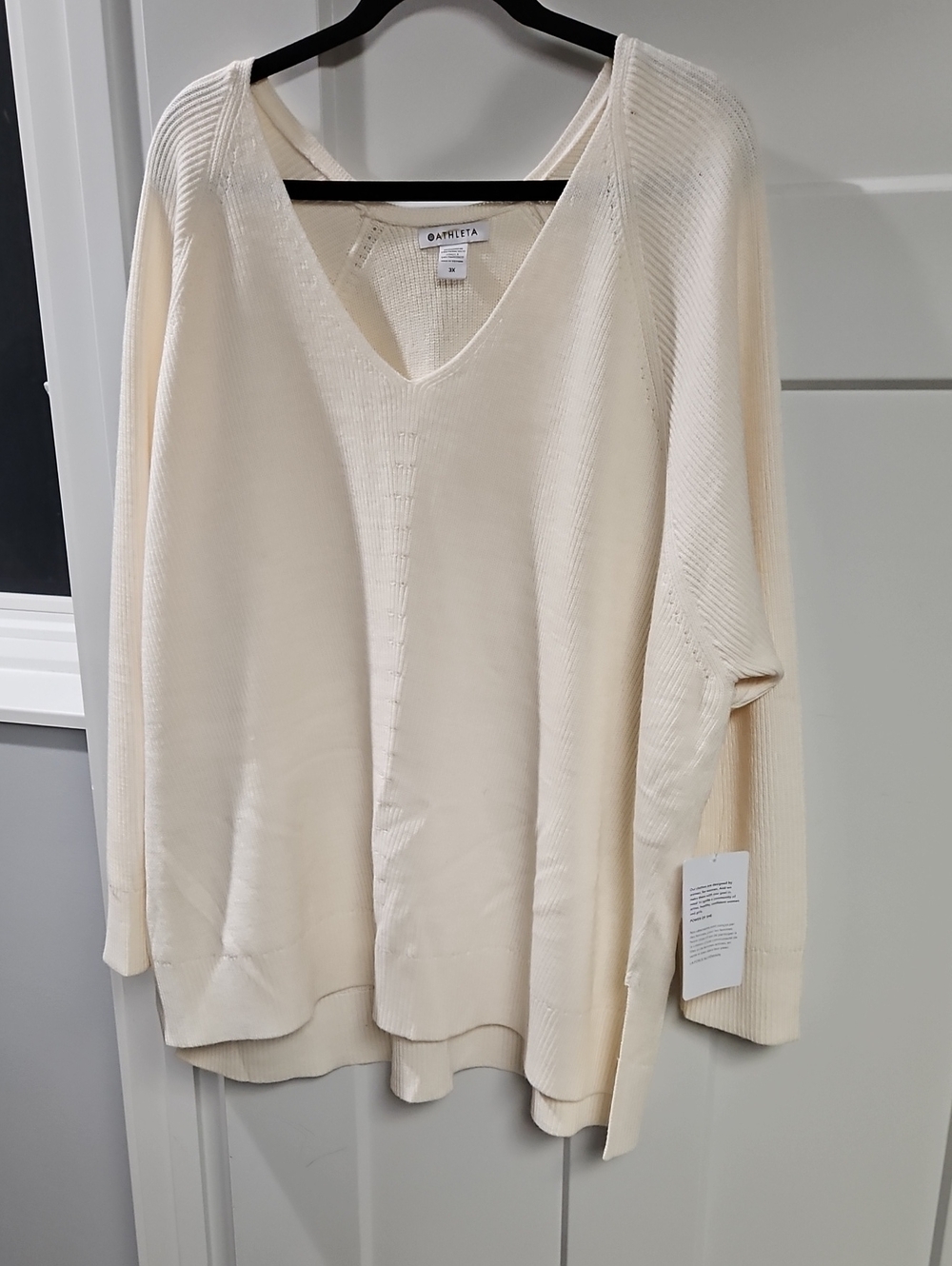 Athleta Cream V-Neck Lightweight Knit Sweater